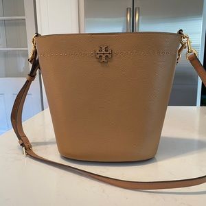 NWOT Tory Burch McGraw Bucket Bag